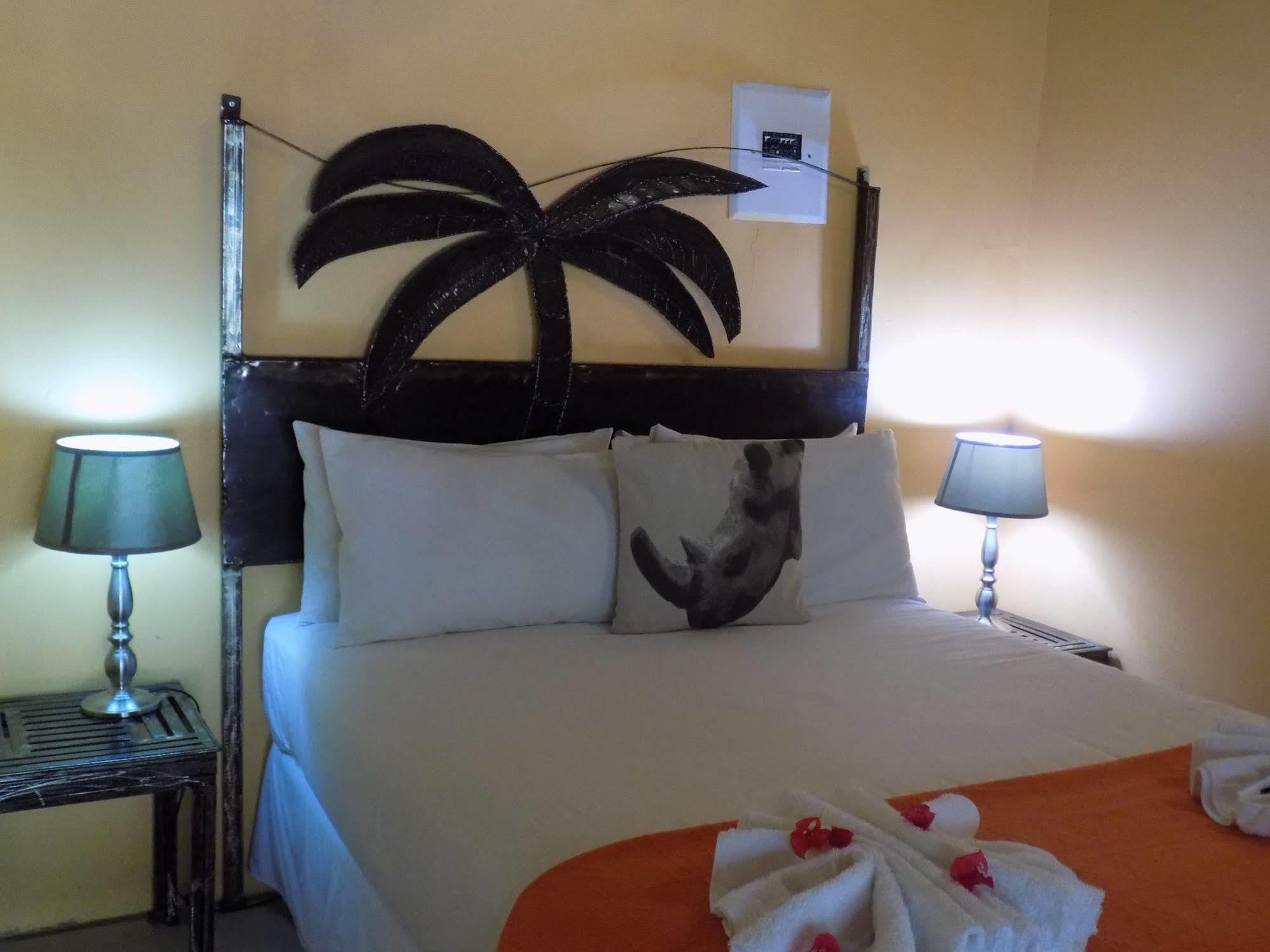 Jump Street Chalets Maun Exterior photo